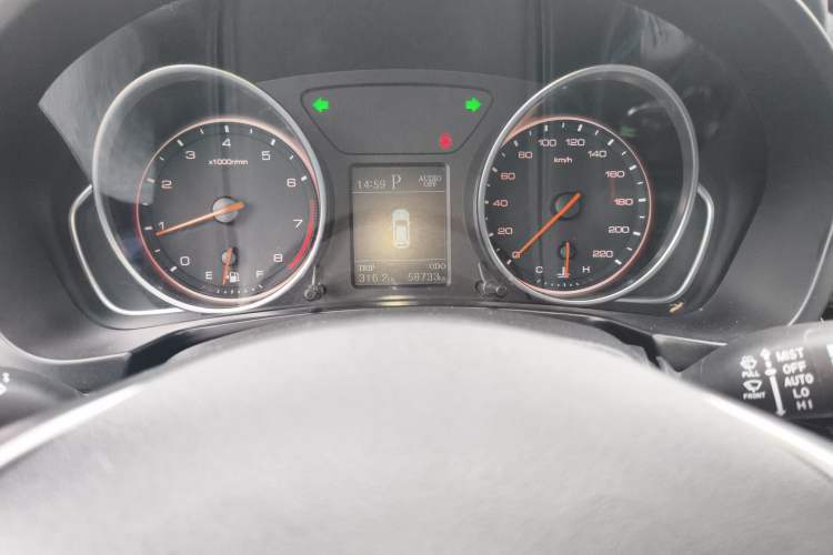 Used Hanteng X7 2018 X7S 1.5T Automatic Luxury Model Odometer Close Up