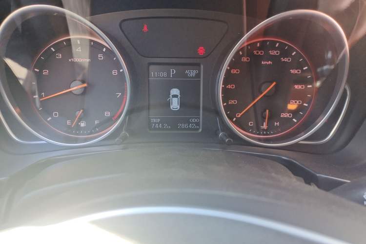 Used Hanteng X7 2018 X7S 1.5T Automatic Luxury Model Odometer Close Up