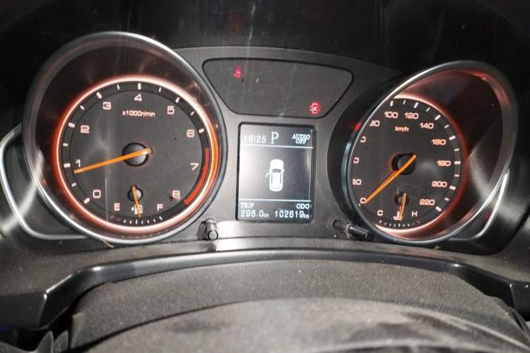 Used Hanteng X7 2018 X7S 1.5T Automatic Luxury Model Odometer Close Up