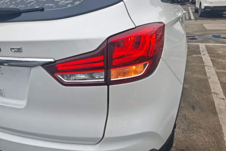 Used Hanteng X7 2018 X7S 1.5T Automatic Luxury Model Right Rear Taillight