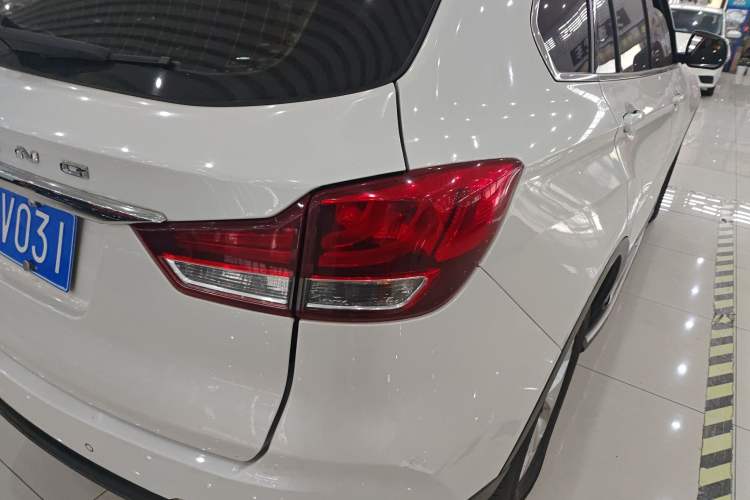 Used Hanteng X7 2018 X7S 1.5T Automatic Luxury Model Right Rear Taillight