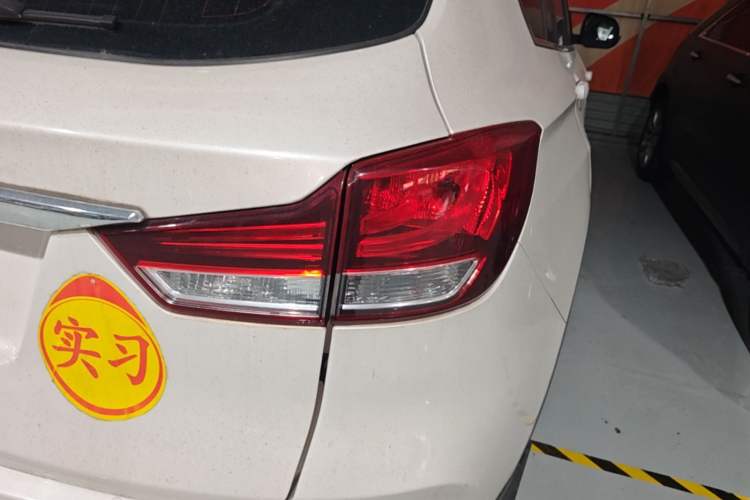 Used Hanteng X7 2018 X7S 1.5T Automatic Luxury Model Right Rear Taillight