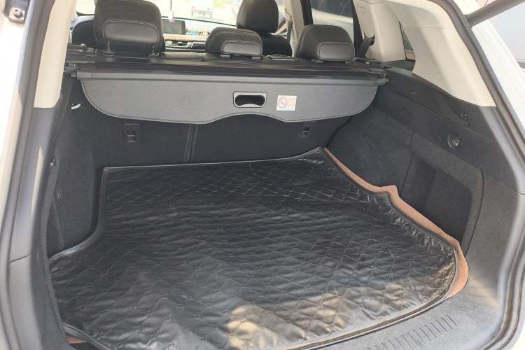 Used Hanteng X7 2018 X7S 1.5T Automatic Luxury Model Trunk