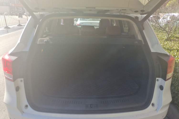 Used Hanteng X7 2018 X7S 1.5T Automatic Luxury Model Trunk