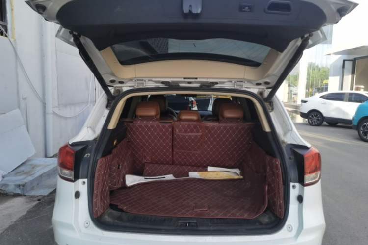 Used Hanteng X7 2018 X7S 1.5T Automatic Luxury Model Trunk