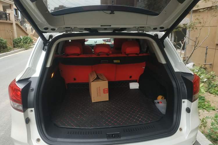 Used Hanteng X7 2018 X7S 1.5T Automatic Luxury Model Trunk
