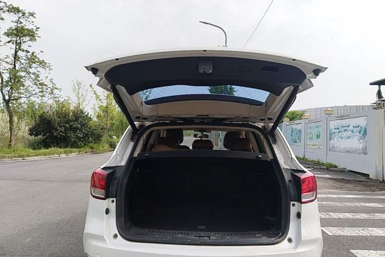 Used Hanteng X7 2018 X7S 1.5T Automatic Luxury Model Trunk
