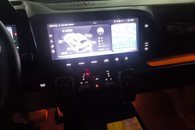 Used Haval DARGO 2021 Revised Version 2.0T DCT Four-Wheel Drive "Hao Tian Que" Edition Audio And AC Panel