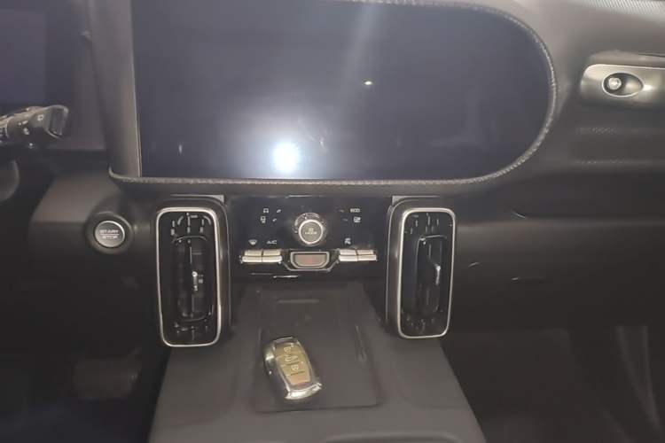 Used Haval DARGO 2021 1.5T DCT Two-Wheel Drive Border Collie Edition Audio And AC Panel