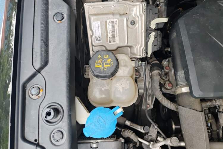 Used Haval DARGO 2021 1.5T DCT Two-Wheel Drive "Mǎquǎn" Edition Engine Bay Right
