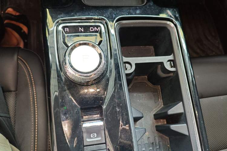 Used Haval DARGO 2021 Revised Version 2.0T DCT Four-Wheel Drive "Hao Tian Que" Edition Gear Lever