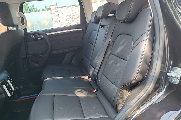 Used Haval DARGO 2021 Revised Version 1.5T DCT Two-Wheel Drive "Mǎquǎn" Edition Left Rear Seat