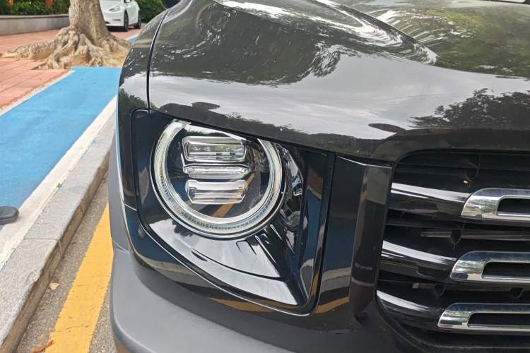 Used Haval DARGO 2021 1.5T DCT Two-Wheel Drive "Mǎquǎn" Edition Right Front Headlight