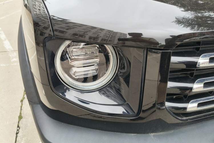Used Haval DARGO 2021 1.5T DCT Two-Wheel Drive Husky Edition Right Front Headlight