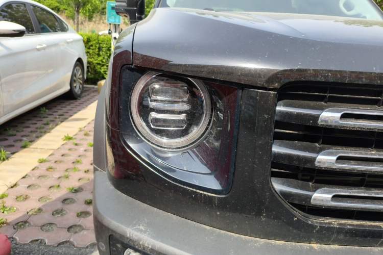 Used Haval DARGO 2021 1.5T DCT Two-Wheel Drive "Mǎquǎn" Edition Right Front Headlight