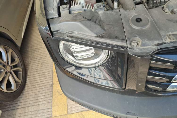 Used Haval DARGO 2021 Revised Version 1.5T DCT Two-Wheel Drive "Mǎquǎn" Edition Right Front Headlight