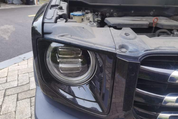 Used Haval DARGO 2021 1.5T DCT Two-Wheel Drive Labrador Edition Right Front Headlight