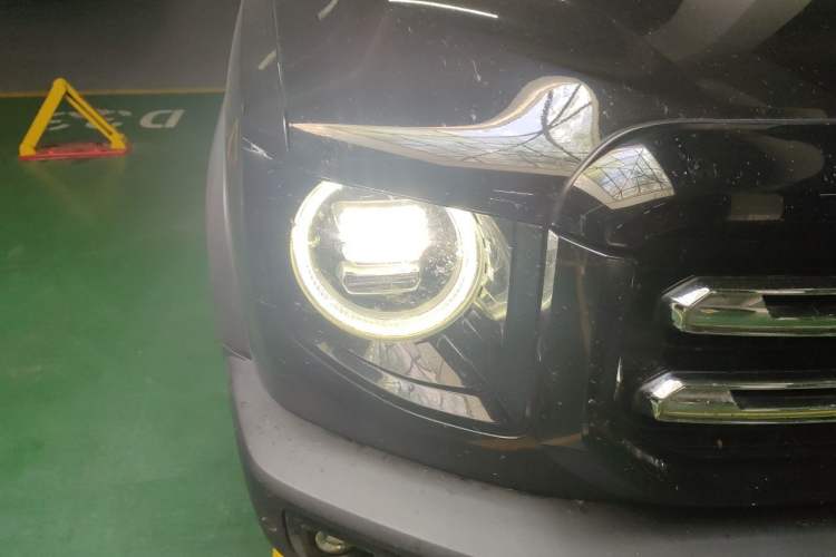 Used Haval DARGO 2021 2.0T DCT All-Wheel-Drive "Hao Tian Quan" Edition Right Front Headlight
