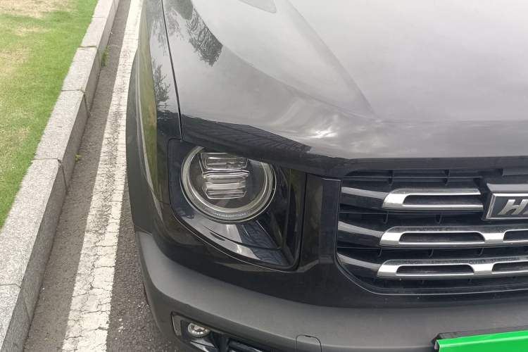 Used Haval DARGO 2021 2.0T DCT All-Wheel-Drive "Hao Tian Quan" Edition Right Front Headlight