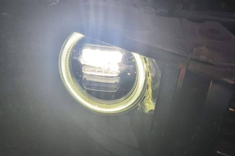 Used Haval DARGO 2021 1.5T DCT Two-Wheel Drive Border Collie Edition Right Front Headlight