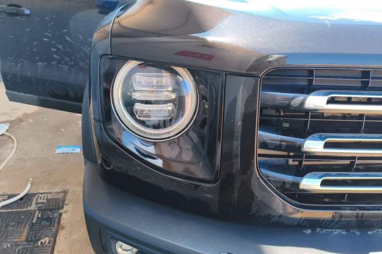 Used Haval DARGO 2021 1.5T DCT Two-Wheel Drive Labrador Edition Right Front Headlight
