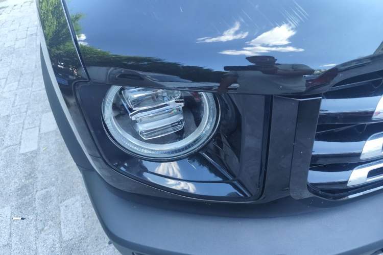 Used Haval DARGO 2021 1.5T DCT Two-Wheel Drive Labrador Edition Right Front Headlight