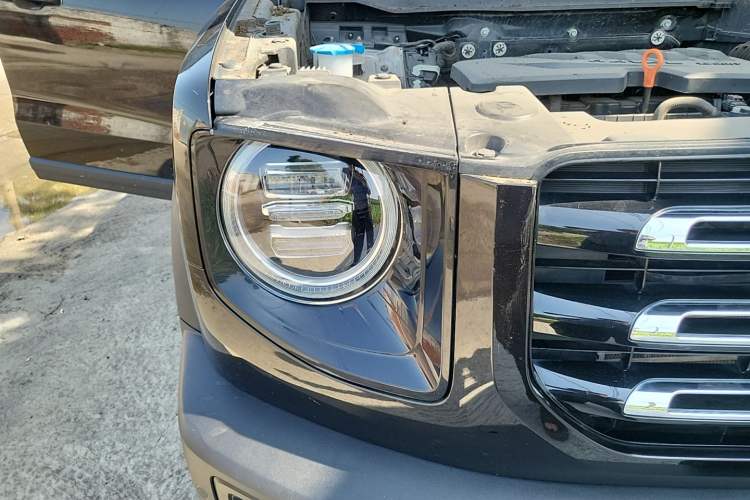 Used Haval DARGO 2021 Revised Version 1.5T DCT Two-Wheel Drive "Mǎquǎn" Edition Right Front Headlight