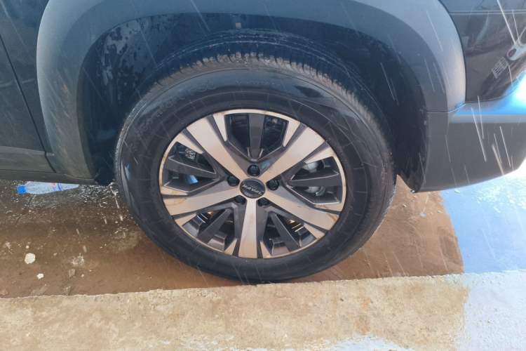 Used Haval DARGO 2021 1.5T DCT Two-Wheel Drive Labrador Edition Right Front Wheel Hub
