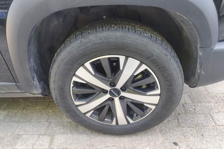 Used Haval DARGO 2021 1.5T DCT Two-Wheel Drive Labrador Edition Right Front Wheel Hub