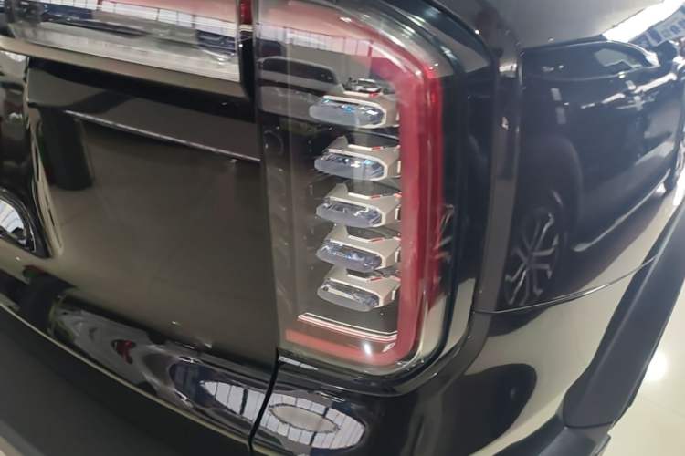 Used Haval DARGO 2021 1.5T DCT Two-Wheel Drive Border Collie Edition Right Rear Taillight
