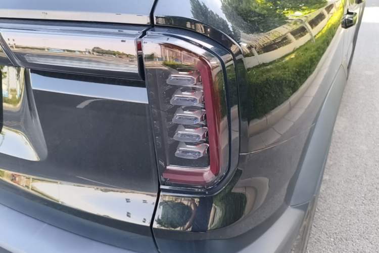 Used Haval DARGO 2021 1.5T DCT Two-Wheel Drive Labrador Edition Right Rear Taillight