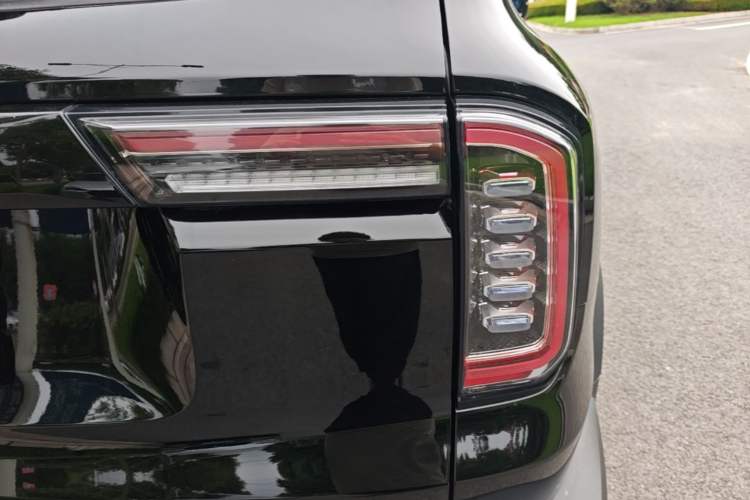 Used Haval DARGO 2021 2.0T DCT Two-Wheel Drive Chinese Mastiff Edition Right Rear Taillight