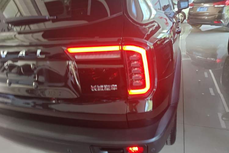 Used Haval DARGO 2021 1.5T DCT Two-Wheel Drive "Wangcai" Edition Right Rear Taillight