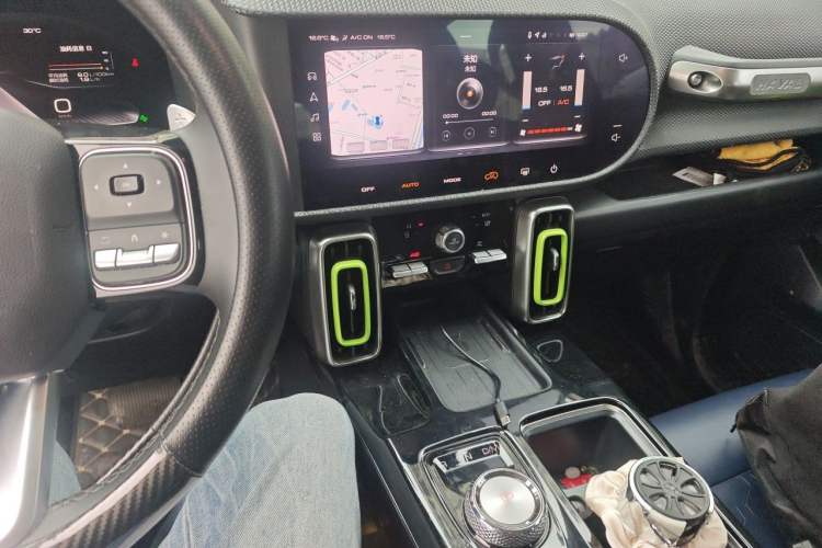 Used Haval DARGO 2021 2.0T DCT Two-Wheel Drive Chinese Mastiff Edition Audio And AC Panel