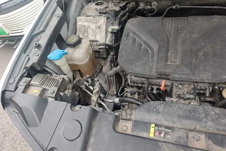 Used Haval DARGO 2021 2.0T DCT Two-Wheel Drive Chinese Mastiff Edition Engine Bay Right