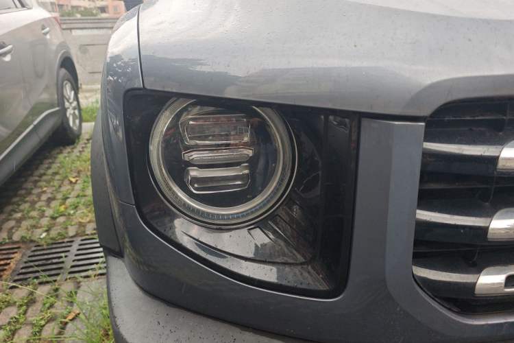 Used Haval DARGO 2021 2.0T DCT Two-Wheel Drive Chinese Mastiff Edition Right Front Headlight