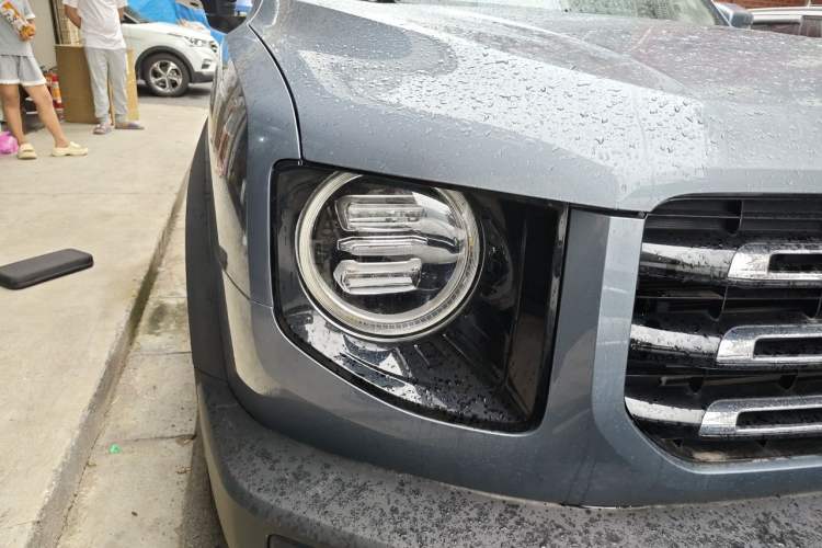 Used Haval DARGO 2021 1.5T DCT Two-Wheel Drive "Mǎquǎn" Edition Right Front Headlight