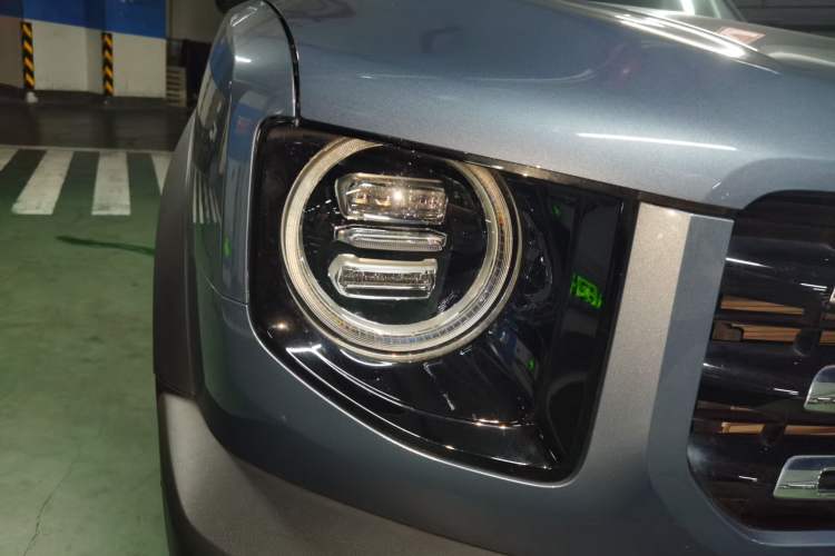 Used Haval DARGO 2021 1.5T DCT Two-Wheel Drive "Mǎquǎn" Edition Right Front Headlight