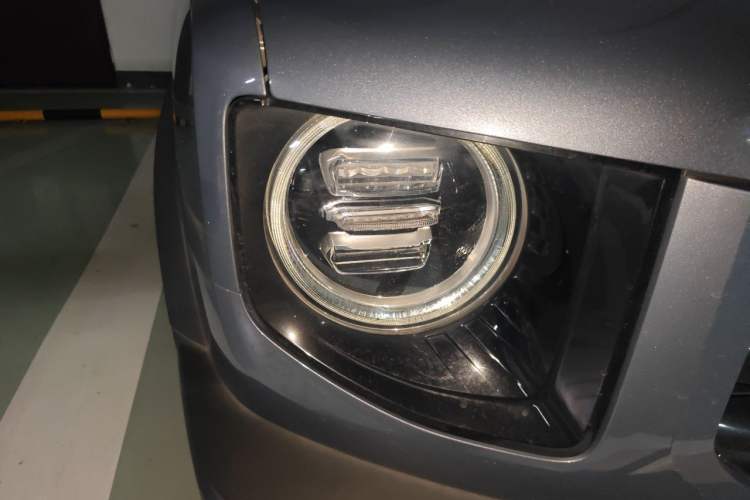 Used Haval DARGO 2021 2.0T DCT All-Wheel-Drive "Hao Tian Quan" Edition Right Front Headlight