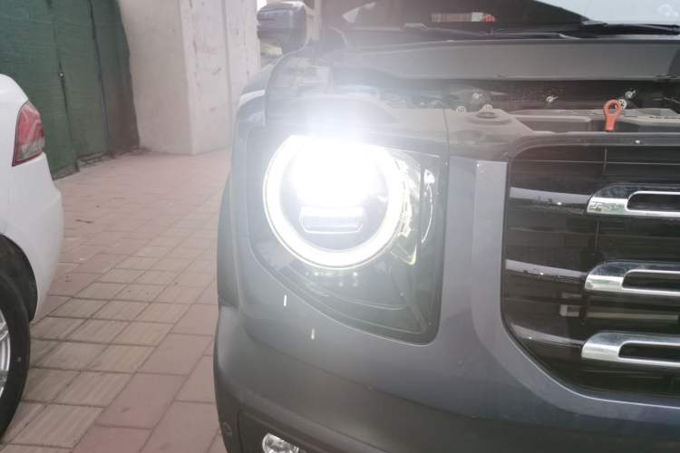 Used Haval DARGO 2021 1.5T DCT Two-Wheel Drive "Mǎquǎn" Edition Right Front Headlight