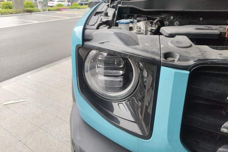 Used Haval DARGO 2021 1.5T DCT Two-Wheel Drive "Mǎquǎn" Edition Right Front Headlight