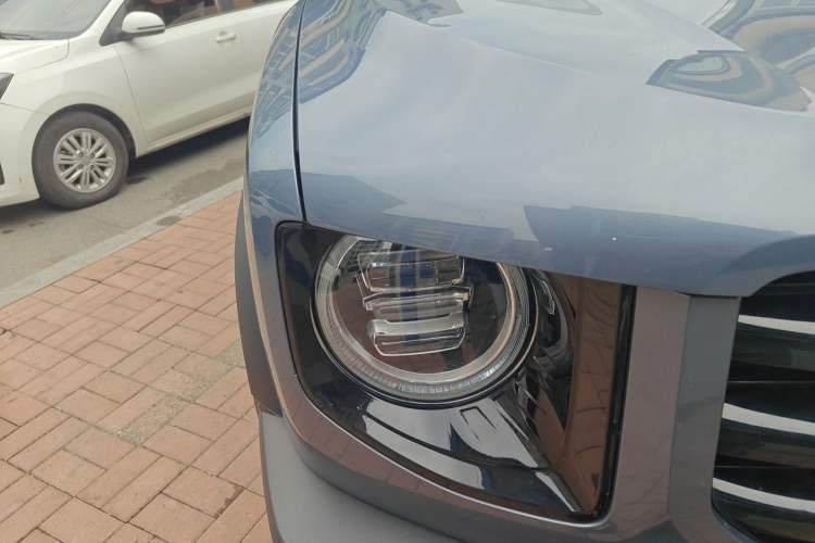 Used Haval DARGO 2021 2.0T DCT Two-Wheel Drive Chinese Mastiff Edition Right Front Headlight