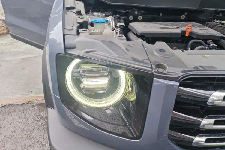 Used Haval DARGO 2021 1.5T DCT Two-Wheel Drive Border Collie Edition Right Front Headlight