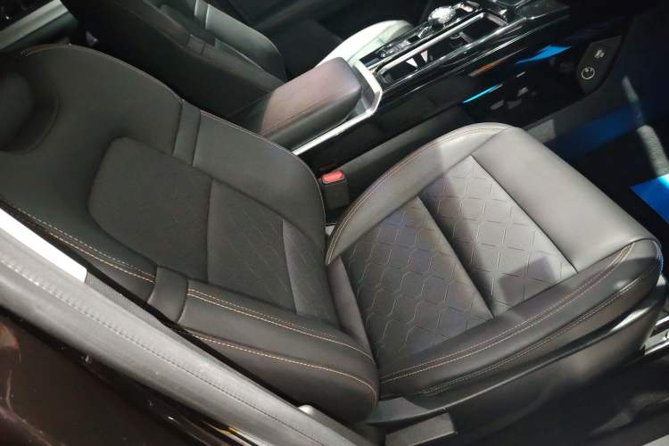 Used Haval DARGO 2021 2.0T DCT Two-Wheel Drive Chinese Mastiff Edition Right Front Seat