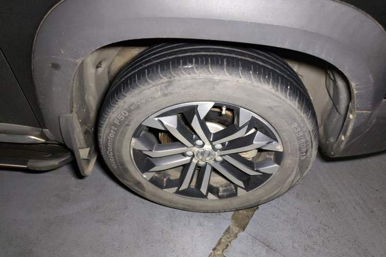 Used Haval DARGO 2021 2.0T DCT Two-Wheel Drive Chinese Mastiff Edition Right Front Wheel Hub
