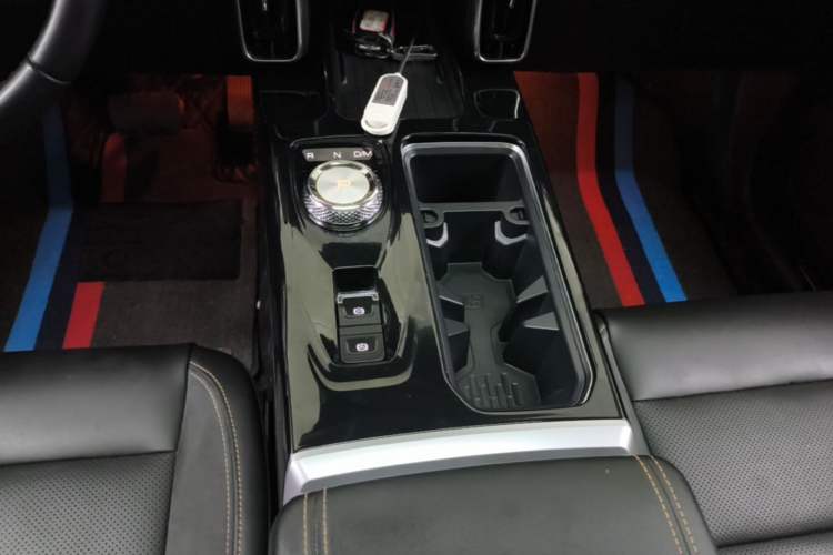 Used Haval DARGO 2021 Revised Version 2.0T DCT Four-Wheel Drive "Hao Tian Que" Edition Gear Lever