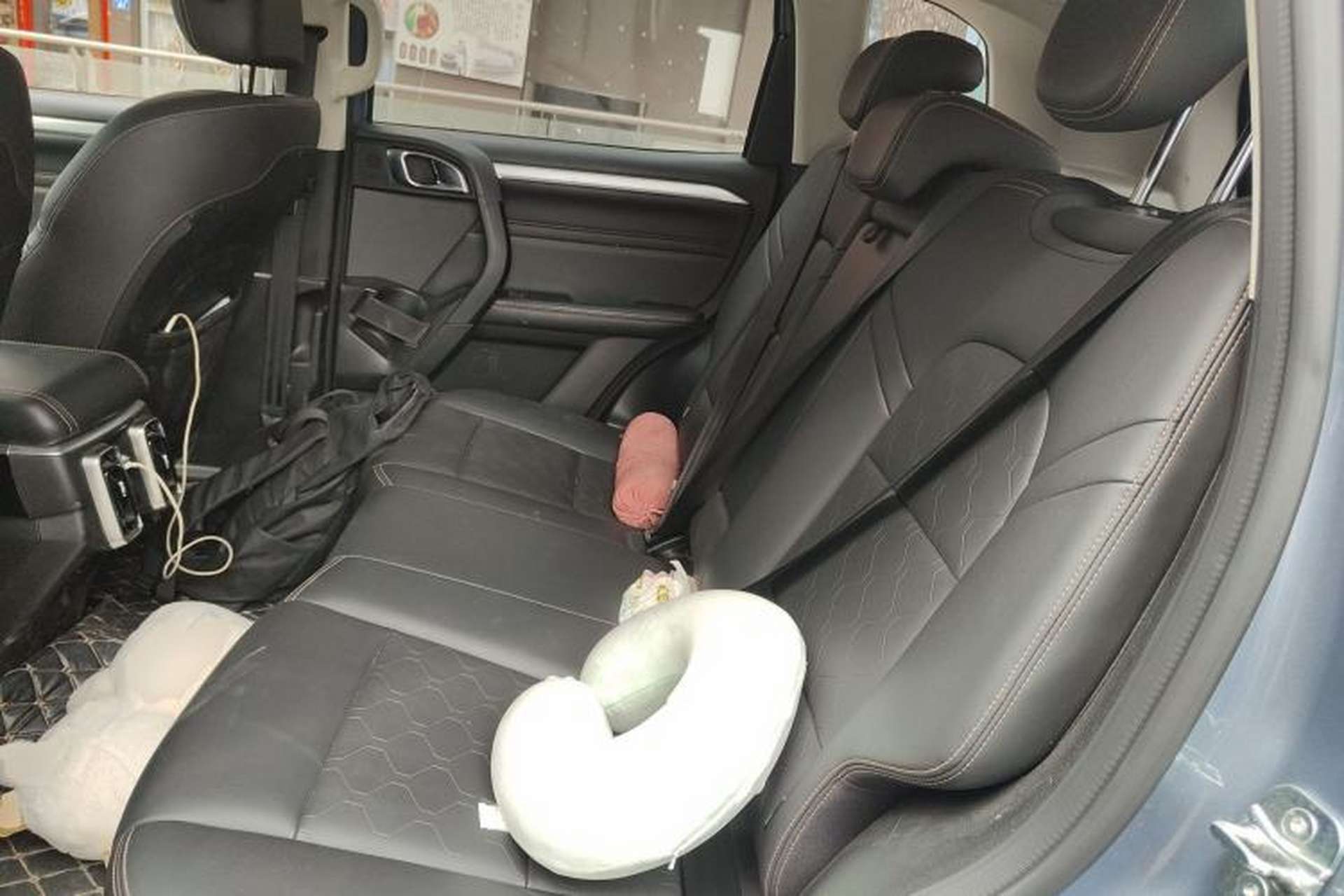 Used Haval DARGO 2021 1.5T DCT Two-Wheel Drive "Mǎquǎn" Edition Left Rear Seat