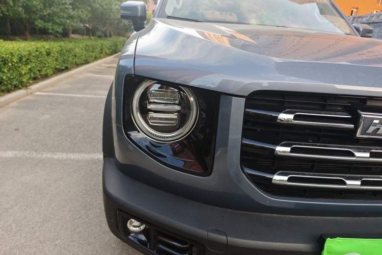 Used Haval DARGO 2021 2.0T DCT 4x4 Chinese Rural Dog Edition Right Front Headlight