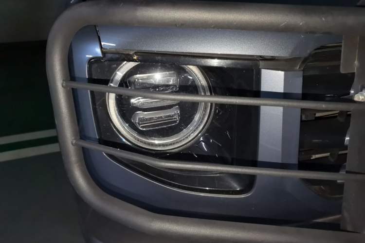 Used Haval DARGO 2021 1.5T DCT Two-Wheel Drive Husky Edition Right Front Headlight