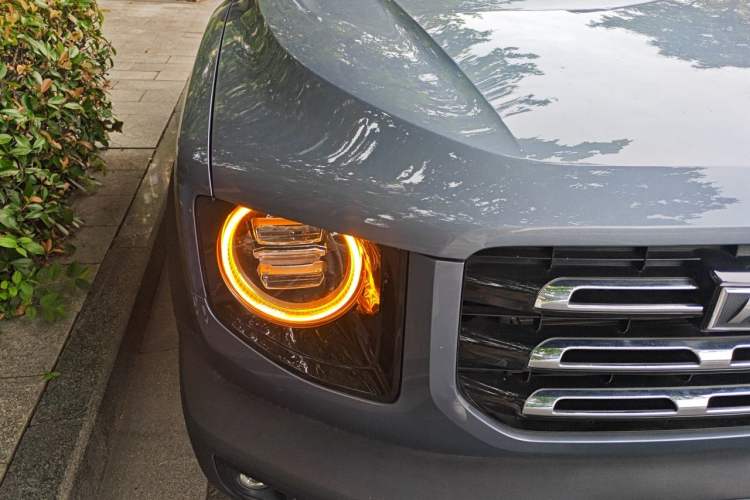 Used Haval DARGO 2021 1.5T DCT Two-Wheel Drive Labrador Edition Right Front Headlight